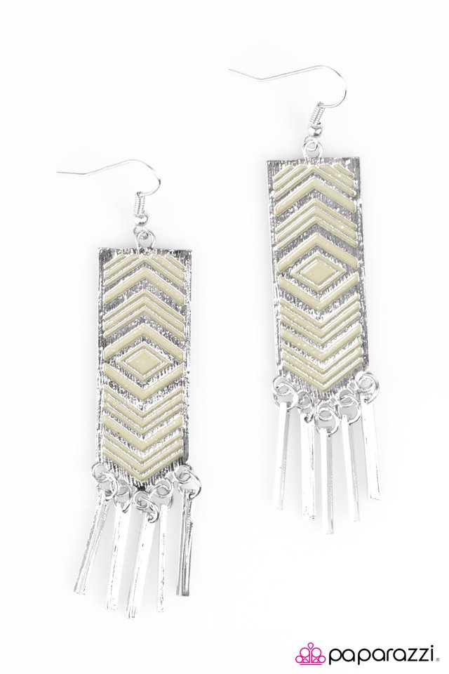 Paparazzi ♥ Lone Star - Green ♥ Earrings