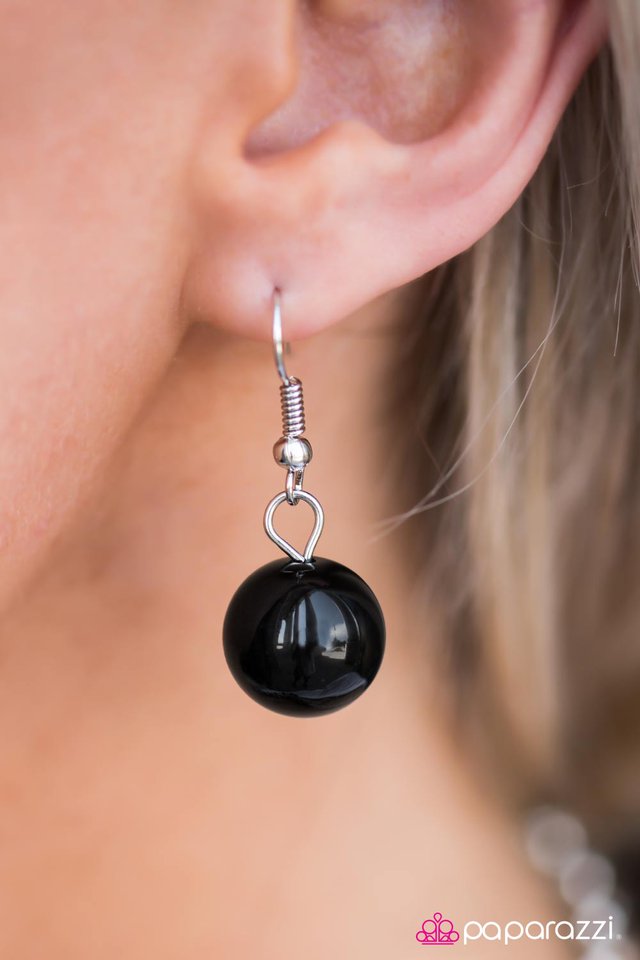 Paparazzi ♥ When On Wall Street - Black ♥ Necklace