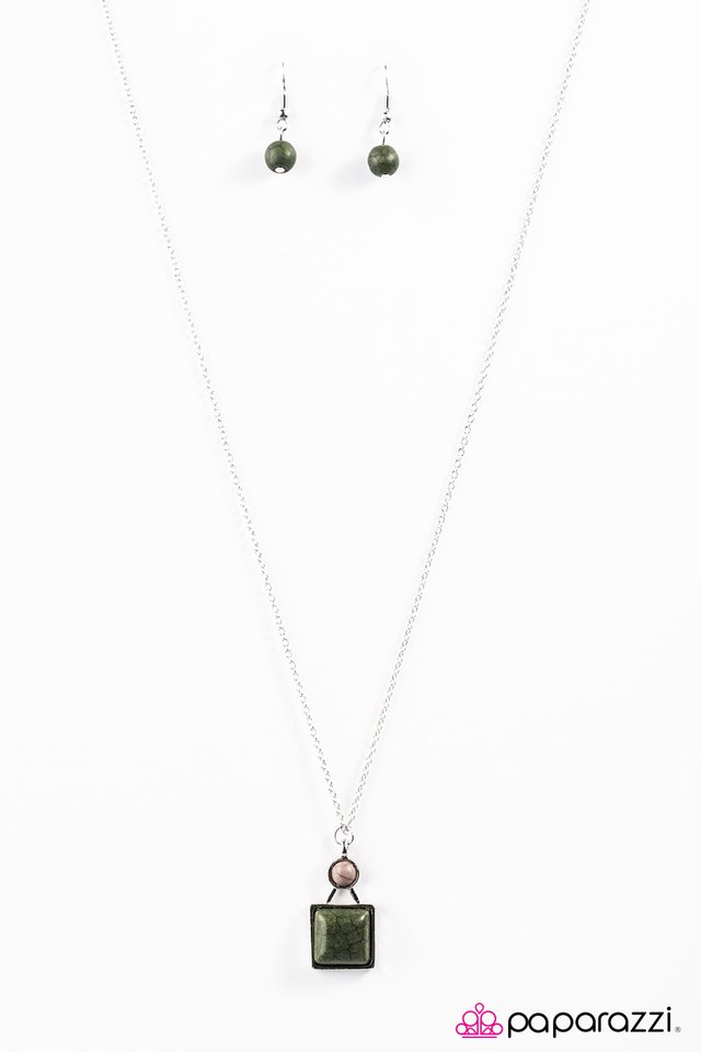 Paparazzi ♥ National Landmark - Green ♥ Necklace