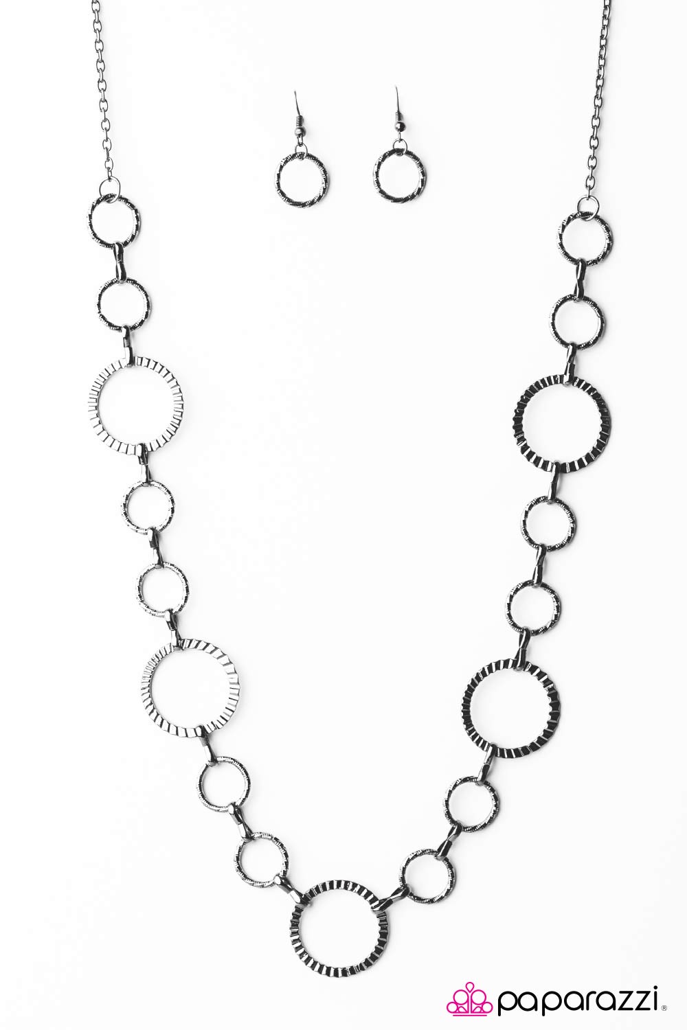 Paparazzi ♥ Fashion Revival - Black ♥  Necklace