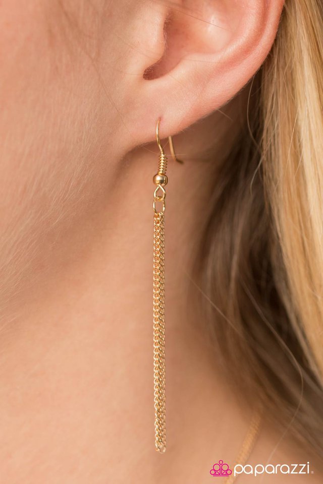 Paparazzi ♥ TRI and Catch Me - Gold ♥ Necklace