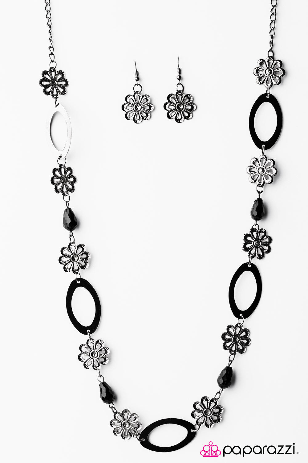 Paparazzi ♥ Garden Harmony - Black ♥  Necklace