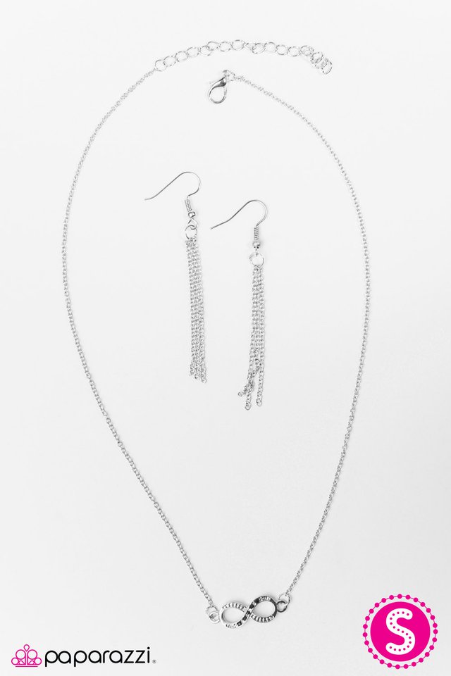 Paparazzi ♥ Perfect Timing - Black ♥ Necklace