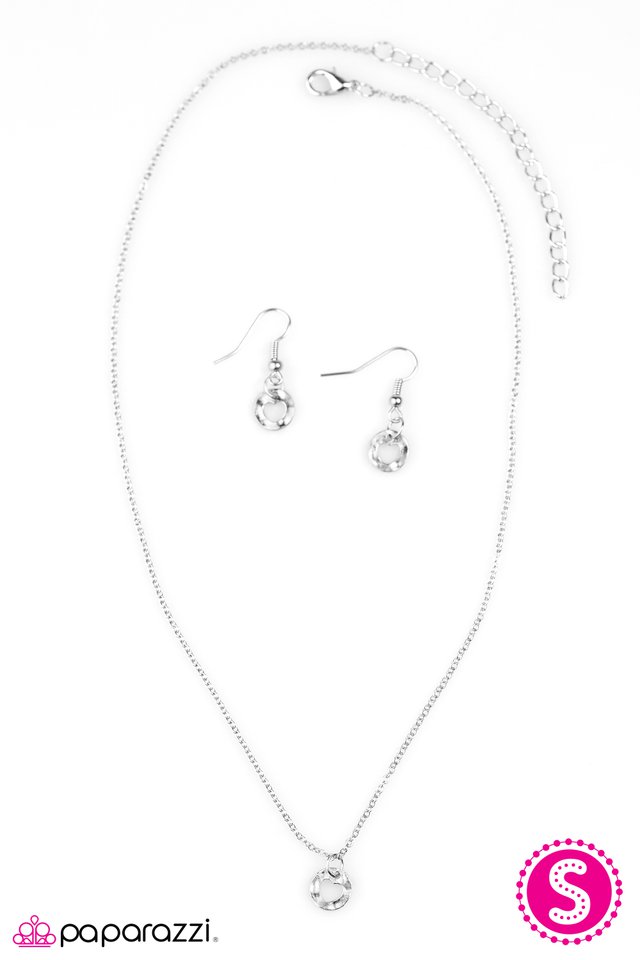 Paparazzi ♥ Short and Sweet - Silver ♥ Necklace