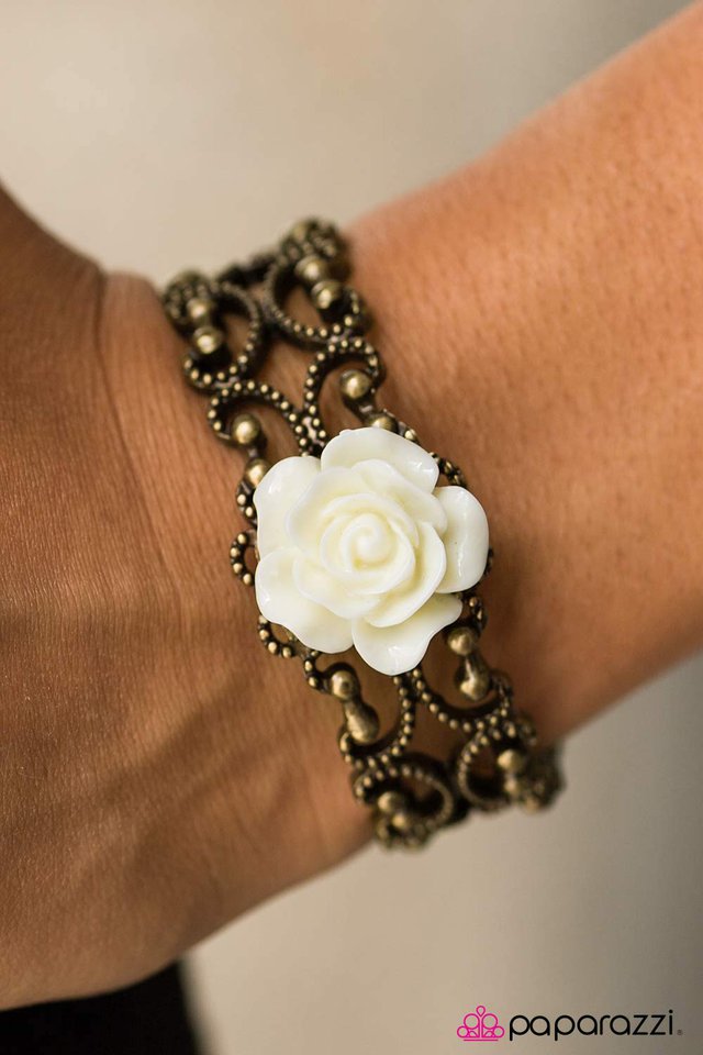 botanical-bliss-brass-p9wh-brwt-049xx