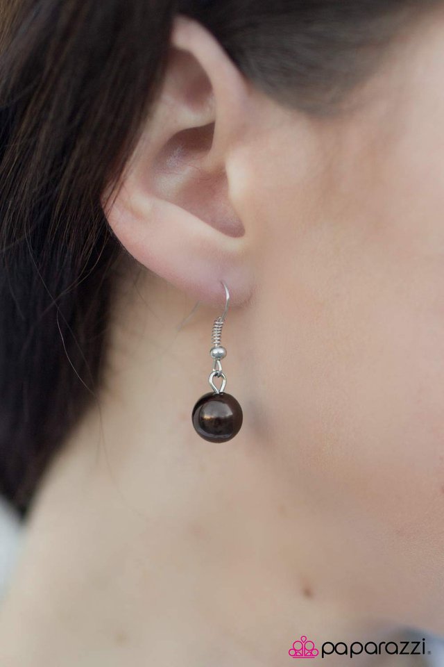 Paparazzi ♥ Celebrity Gossip - Brown ♥ Necklace