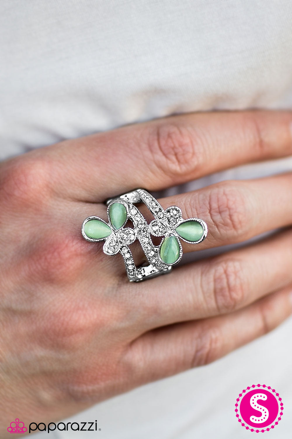 winging-in-the-new-year-green-p4wh-grxx-072xx