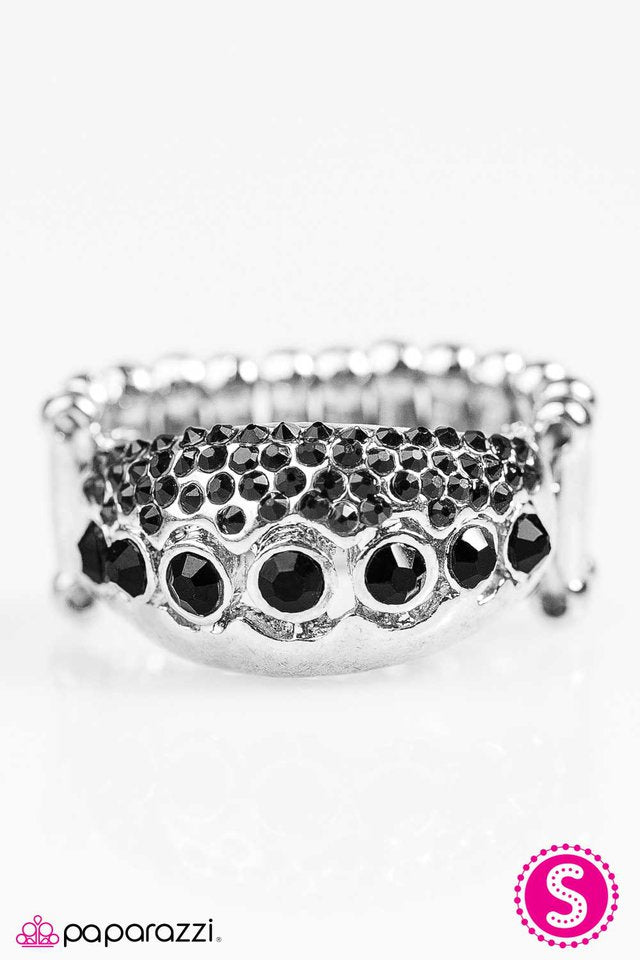 Paparazzi ♥ Finest Moment - Black ♥ Ring