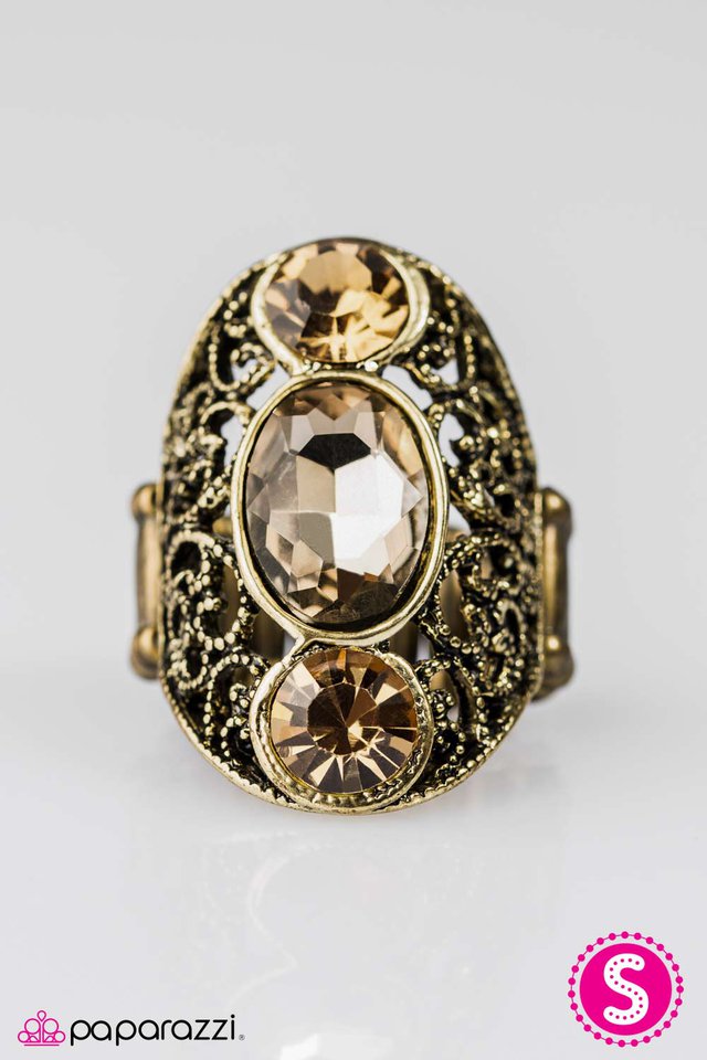 Paparazzi ♥ Party Royale - Brass ♥ Ring