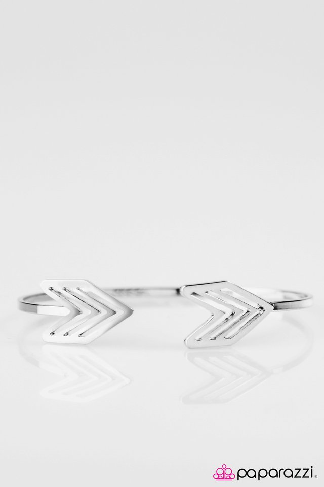 Paparazzi ♥ Aim For The Stars - Silver ♥ Bracelet