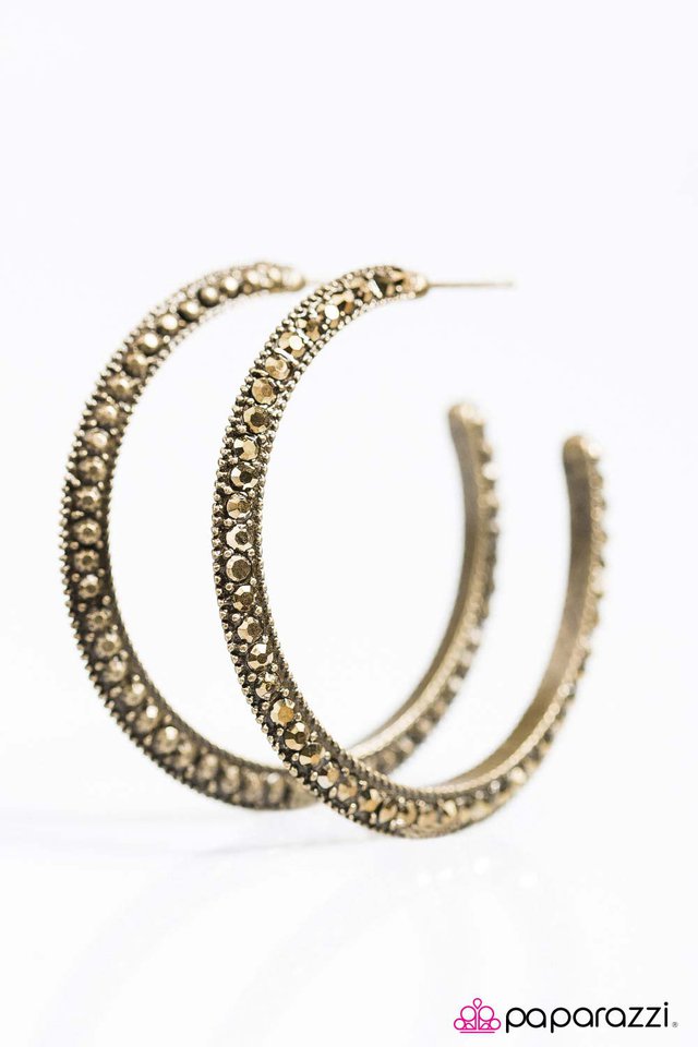 Paparazzi ♥ Sassy Stardom - Brass ♥ Earrings
