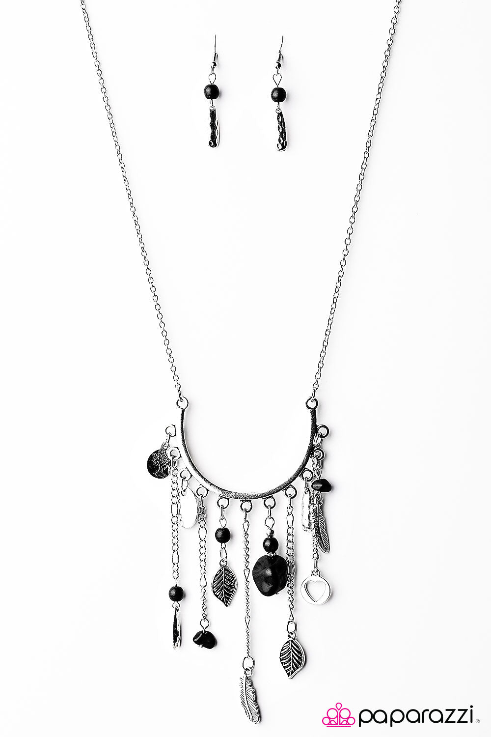 Paparazzi ♥ Lady Luck - Black ♥  Necklace