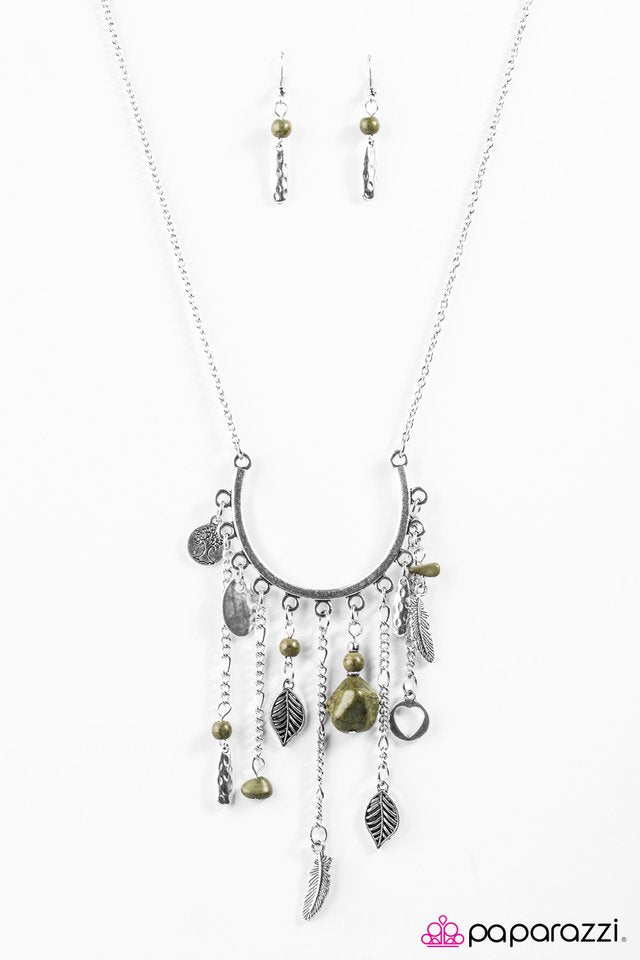 Paparazzi ♥ Lady Luck - Green ♥ Necklace