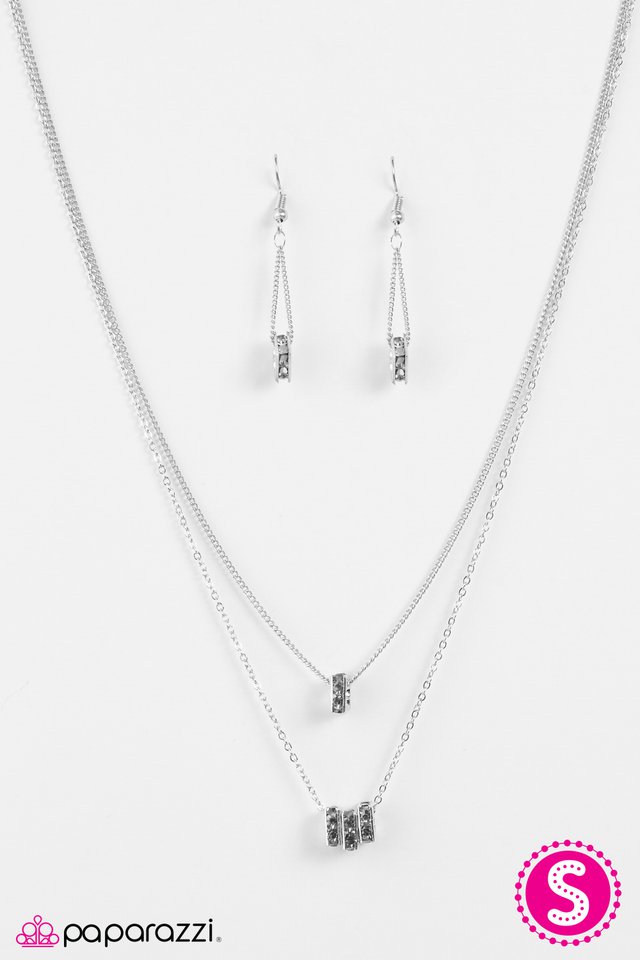 Paparazzi ♥ The Main Attraction - Silver ♥ Necklace