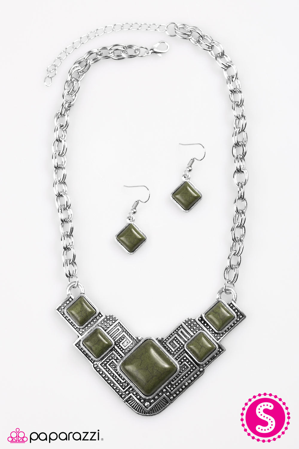 Paparazzi ♥ Way To Make An EMPRESS-ion! - Green ♥  Necklace