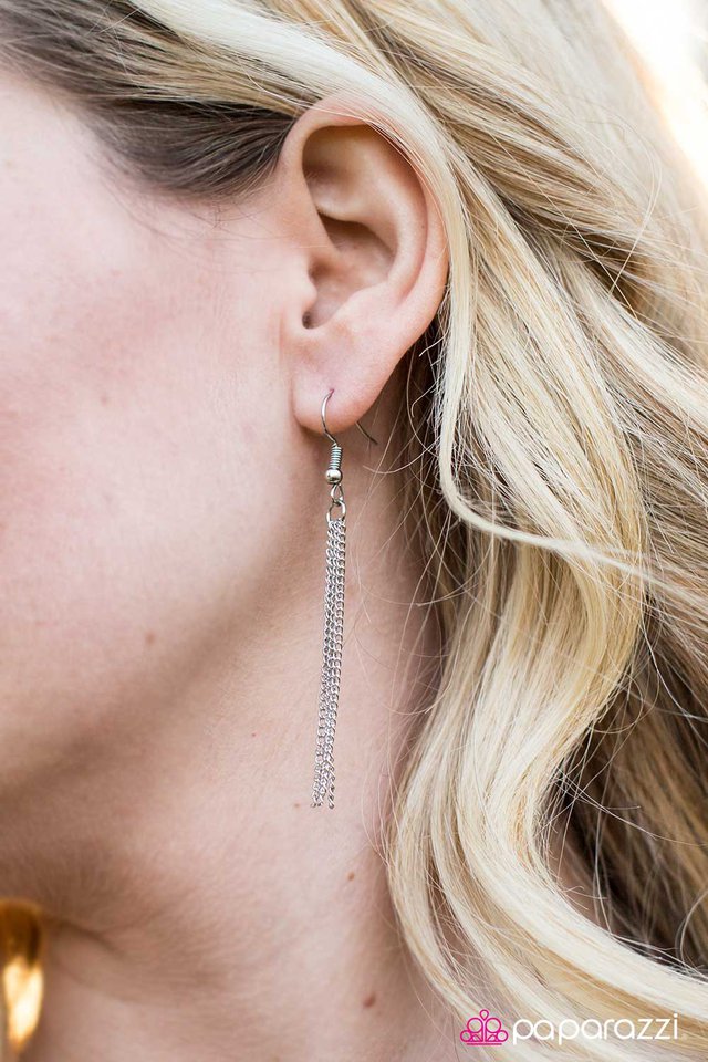 Paparazzi ♥ Chase The Wind - Red ♥ Necklace