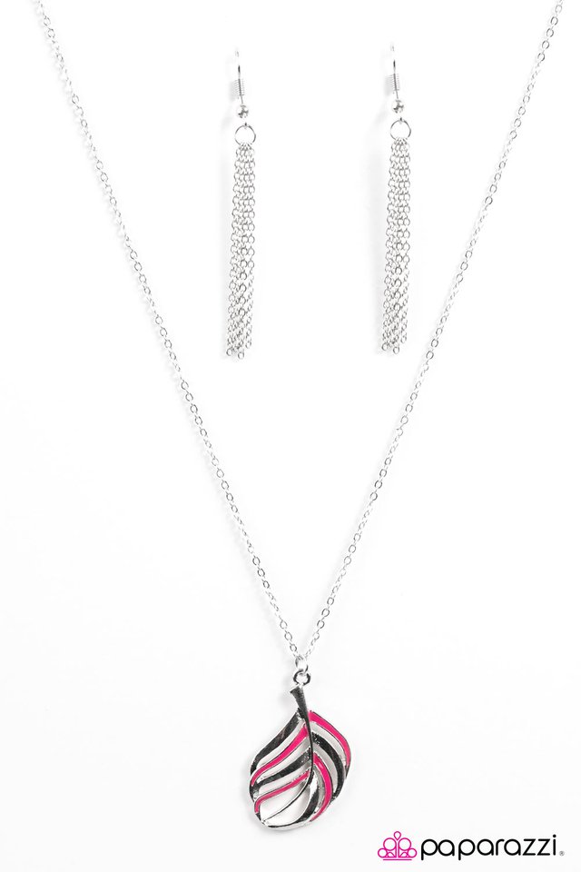 Paparazzi ♥ FLIGHT Of A Lifetime - Pink ♥ Necklace