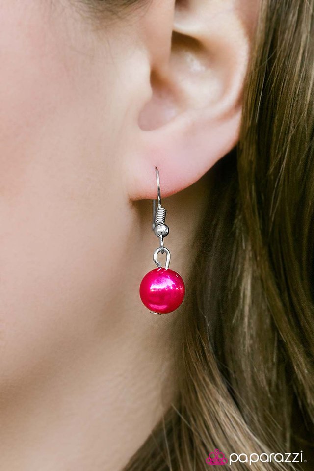 Paparazzi ♥ PEARLS Are A Girls Best Friend - Pink ♥ Necklace