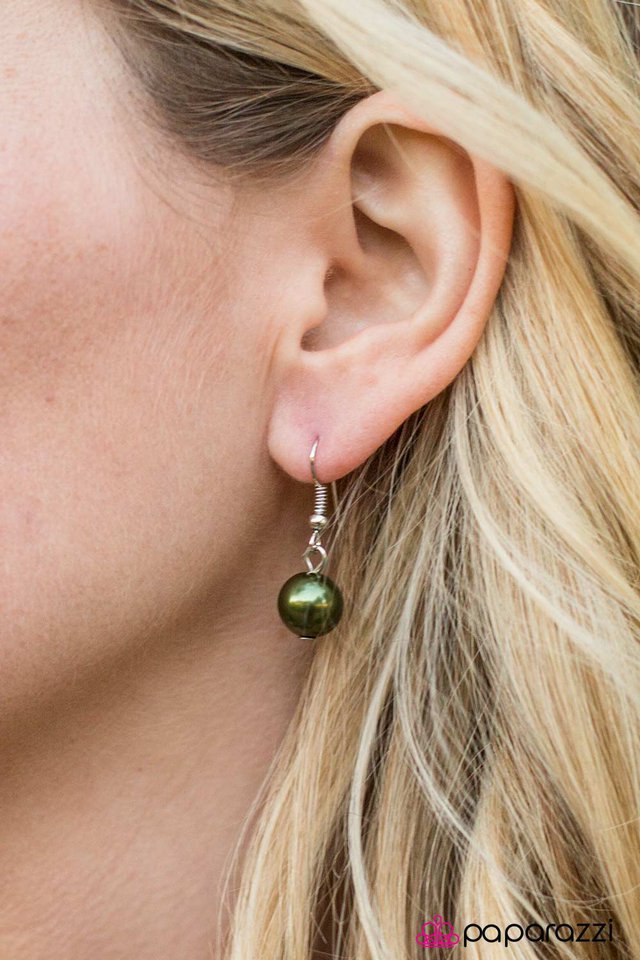 Paparazzi ♥ PEARLS Are A Girls Best Friend - Green ♥ Necklace