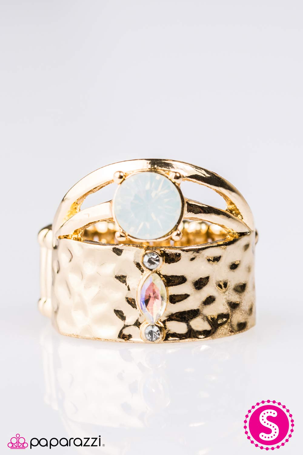 Paparazzi ♥ Treasured Heirloom - Gold ♥  Ring