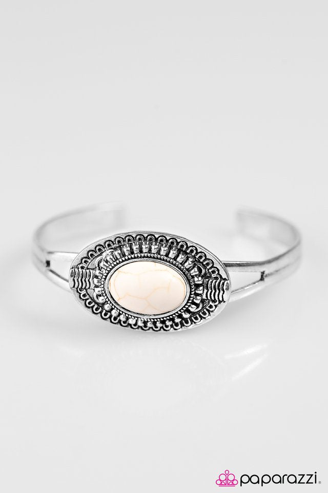 Paparazzi ♥ Mountain Pass - White ♥ Bracelet