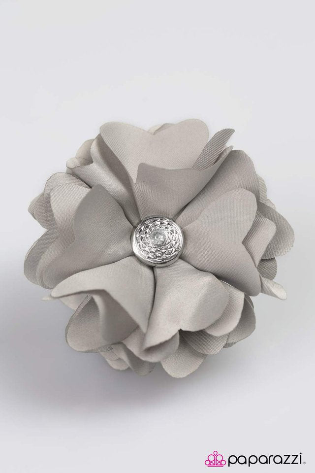 Paparazzi ♥ Yes We GLAM! - Silver ♥ Hair Clip