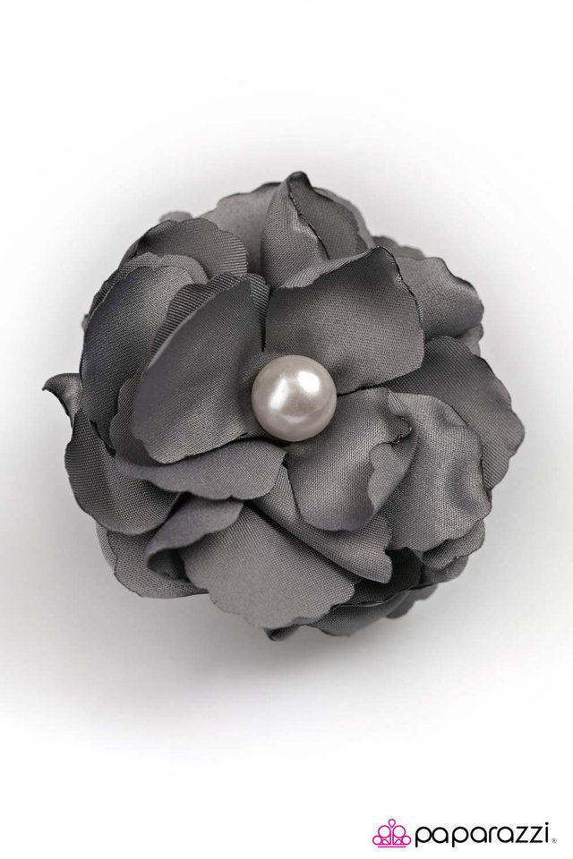 Paparazzi ♥ Timelessly Towering - Silver ♥ Hair Clip