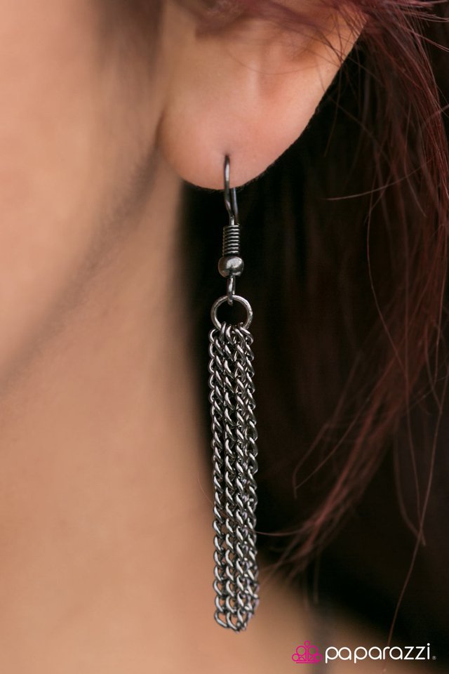 Paparazzi ♥ Tempting Temptress - Black ♥ Necklace