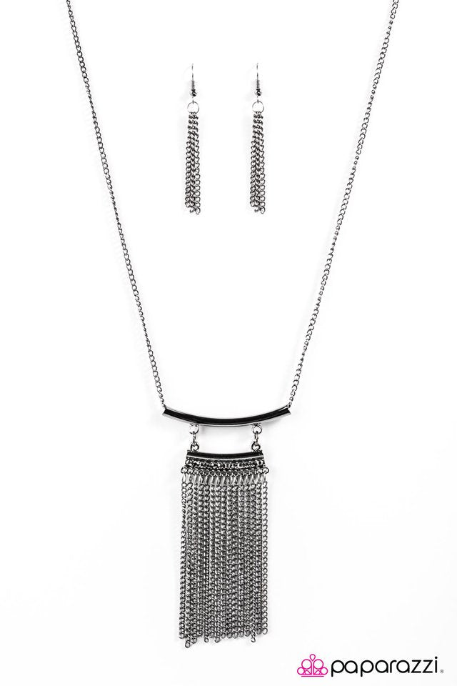 Paparazzi ♥ Tempting Temptress - Black ♥ Necklace