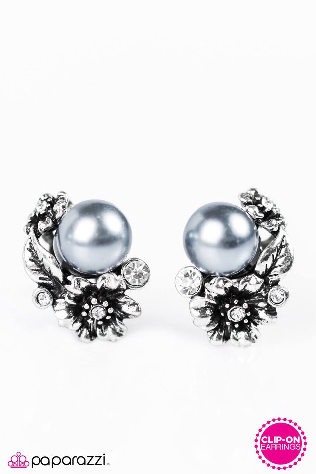 Paparazzi ♥ The Risk It Takes To Bloom - Silver ♥ Clip-On