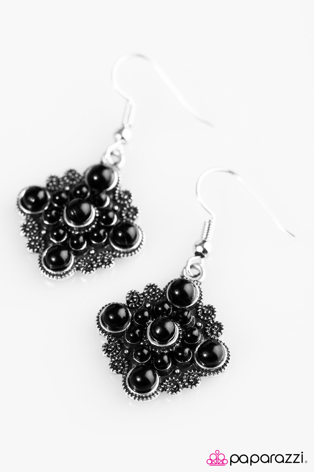 Paparazzi ♥ Vintage Vibrato - Black ♥  Earrings