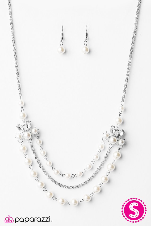 Paparazzi ♥ Miss Magnificent - White ♥ Necklace