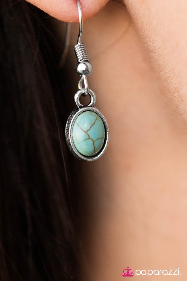 Paparazzi ♥ Rainbow Cliffs - Blue ♥ Necklace