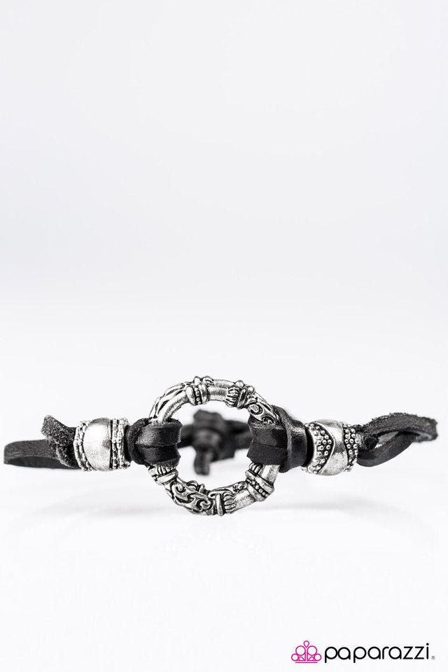 Paparazzi ♥ The Navigator - Black ♥ Bracelet