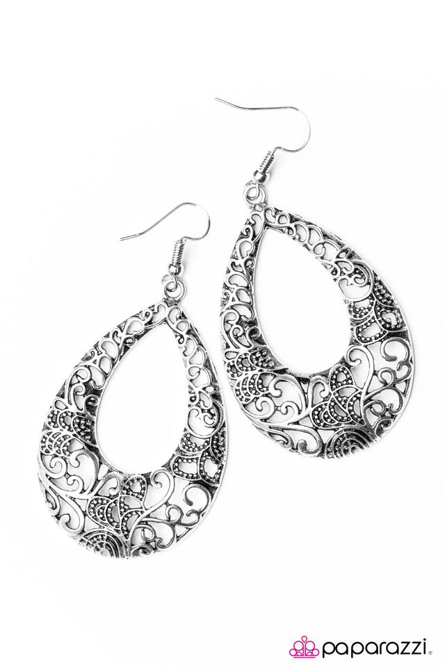 Paparazzi ♥ Avant GARDEN - Silver ♥ Earrings