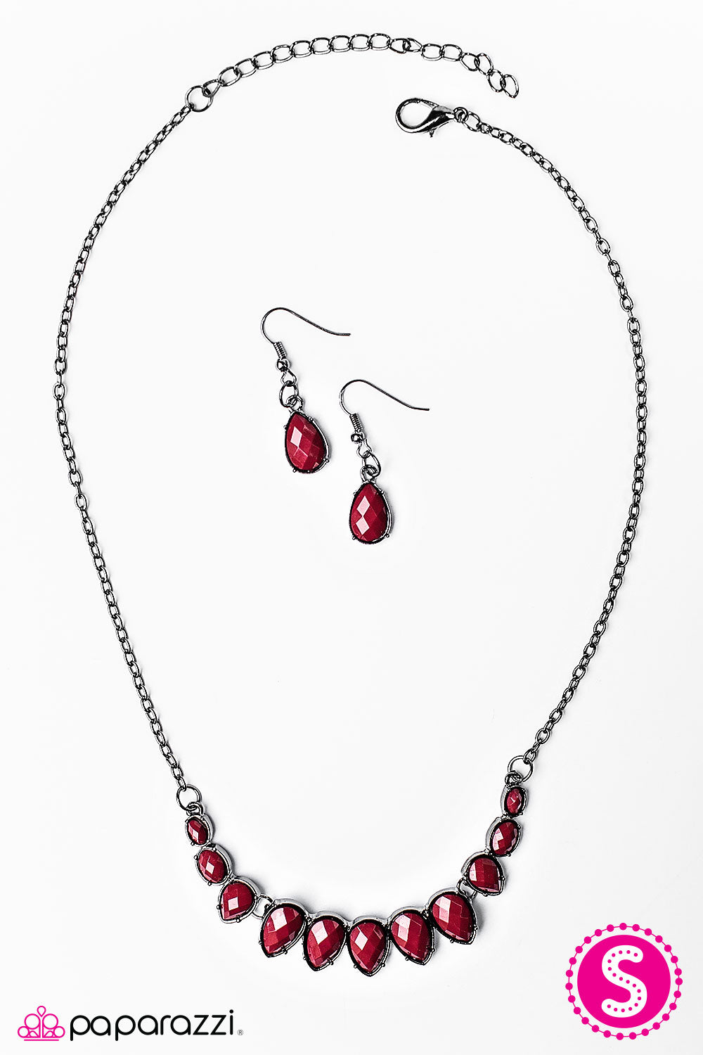 Paparazzi ♥ Harlem Heirloom - Red ♥  Necklace