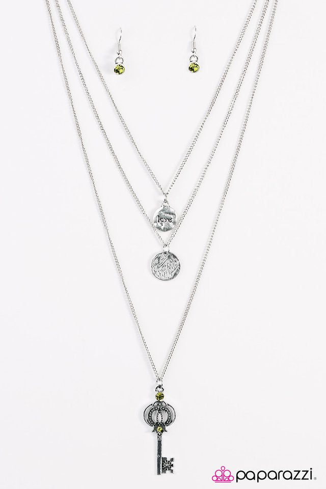 Paparazzi ♥ The Key To Love - Green ♥ Necklace