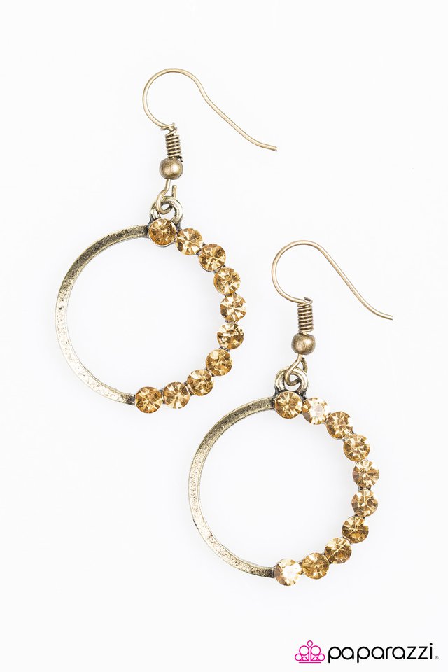 Paparazzi ♥ Bubbly Personality - Brass ♥ Earrings