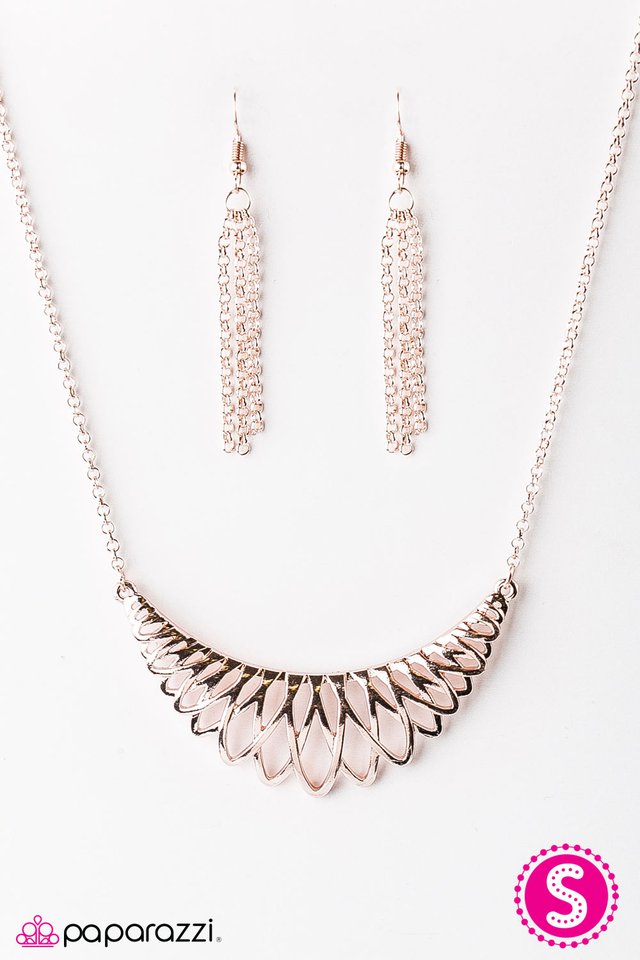 Paparazzi ♥ Amazon Allure - Rose Gold ♥ Necklace