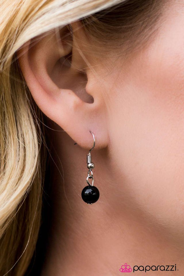 Paparazzi ♥ Lifes ZOO Short! - Black ♥ Necklace