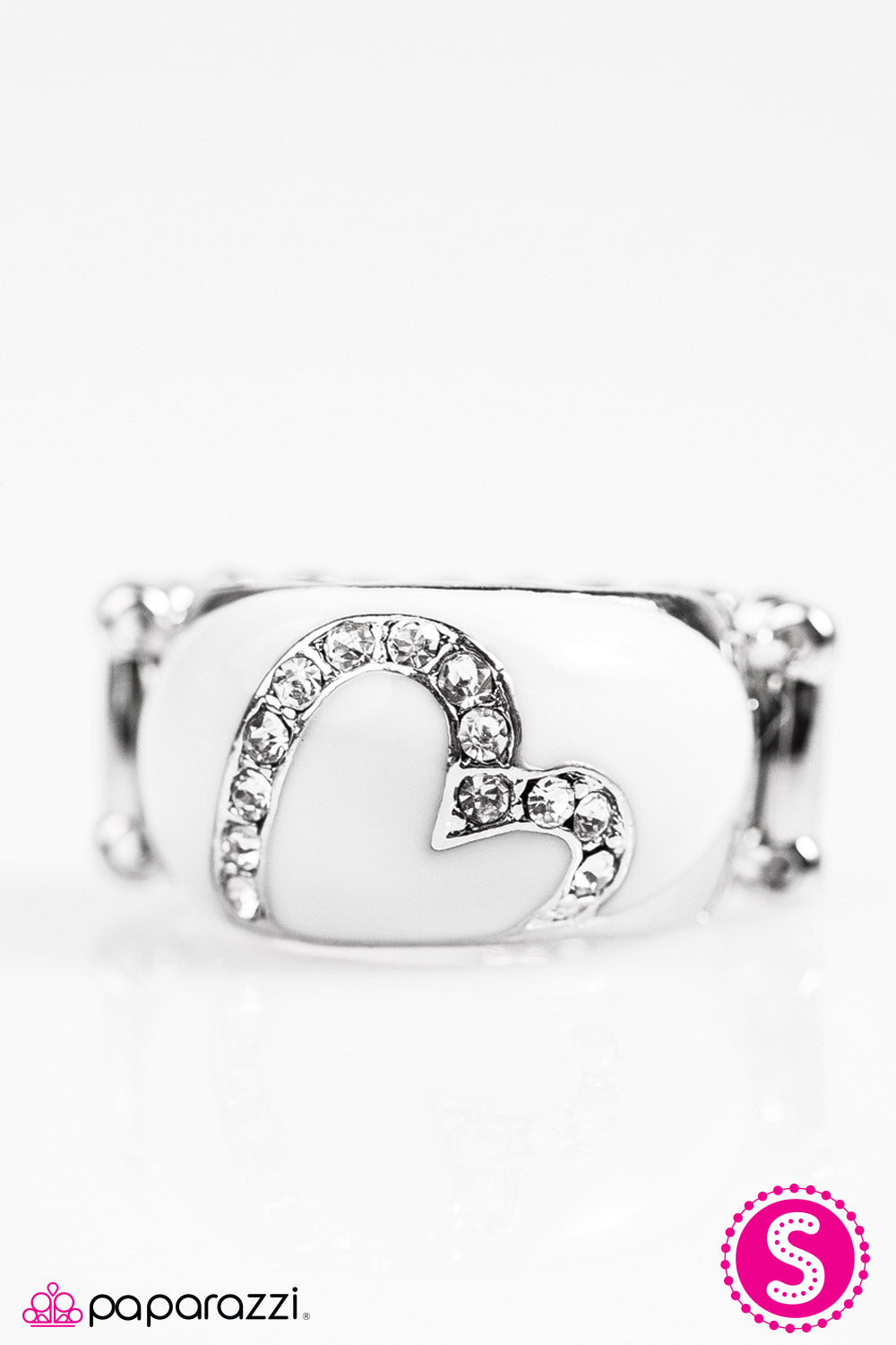 Paparazzi ♥ Fearless Heart - White ♥  Ring