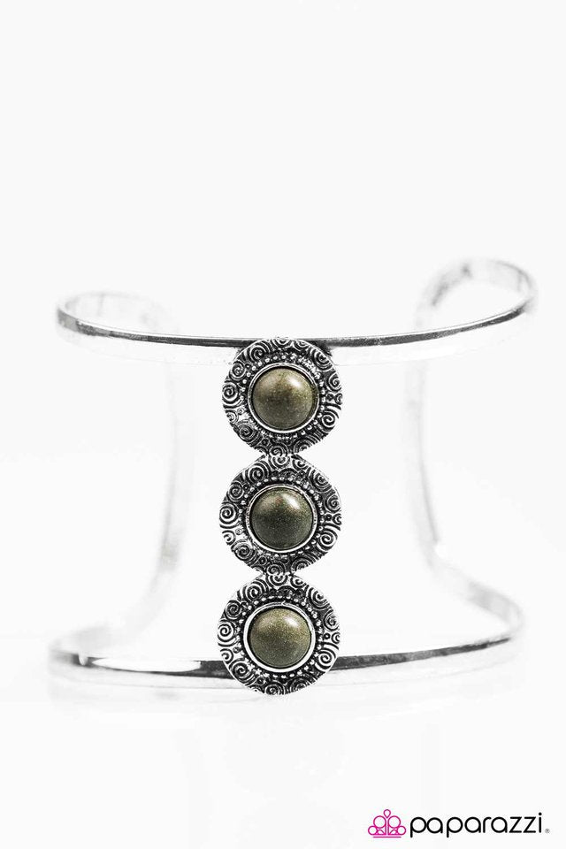 Paparazzi ♥ Meadow Melody - Green ♥ Bracelet