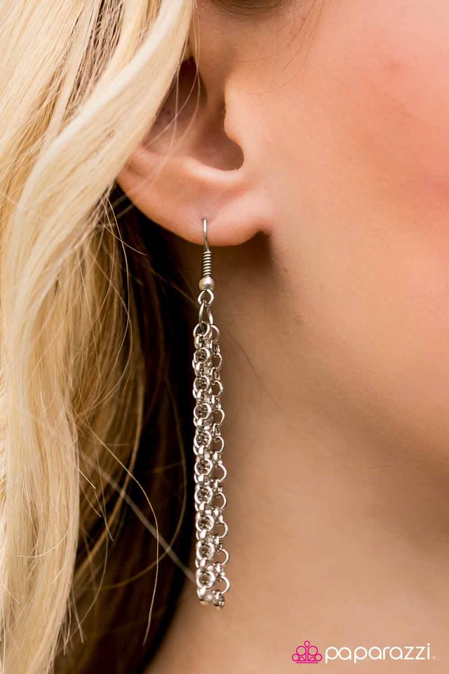 Paparazzi ♥ Bow To Me - Silver ♥ Necklace