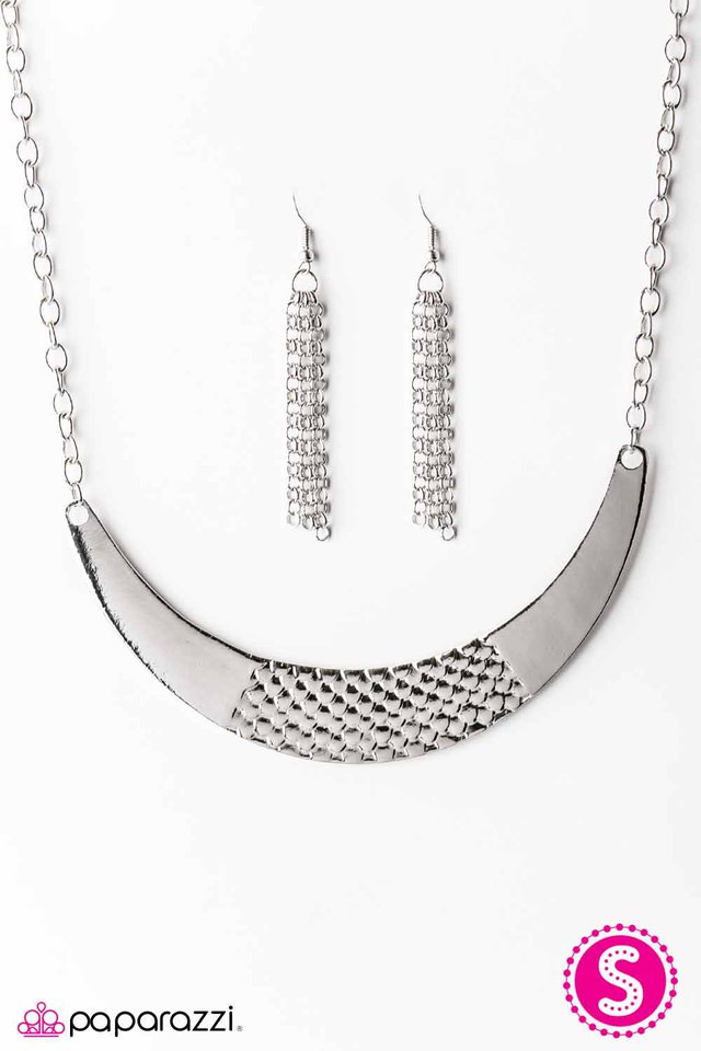 Paparazzi ♥ Bow To Me - Silver ♥ Necklace