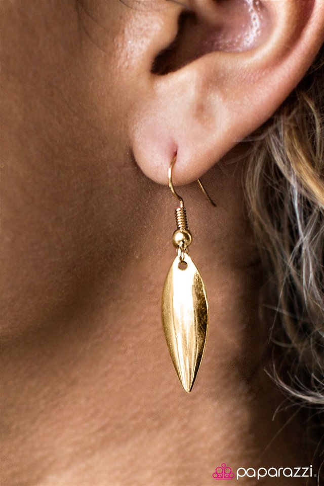 Paparazzi ♥ Feline Fascination - Gold ♥ Necklace