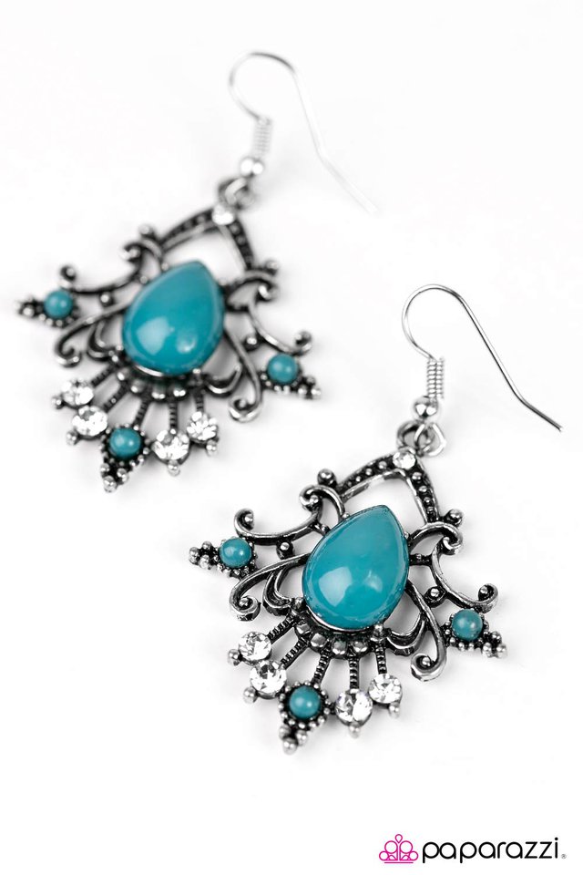 Paparazzi ♥ When I Am Queen... - Blue ♥ Earrings