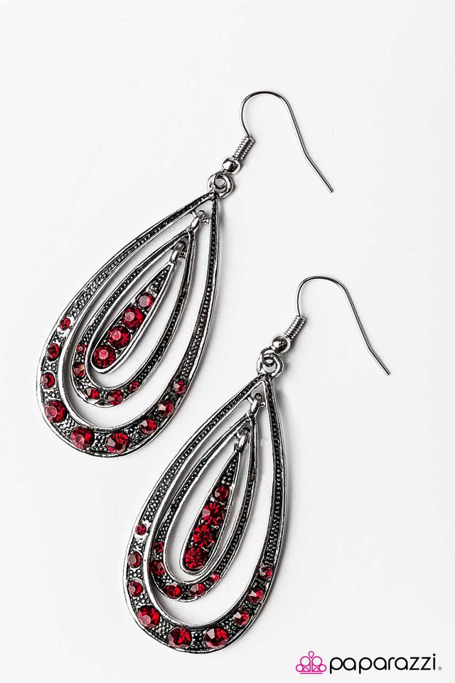 Paparazzi ♥ Kiss Me In The Rain - Red ♥ Earrings