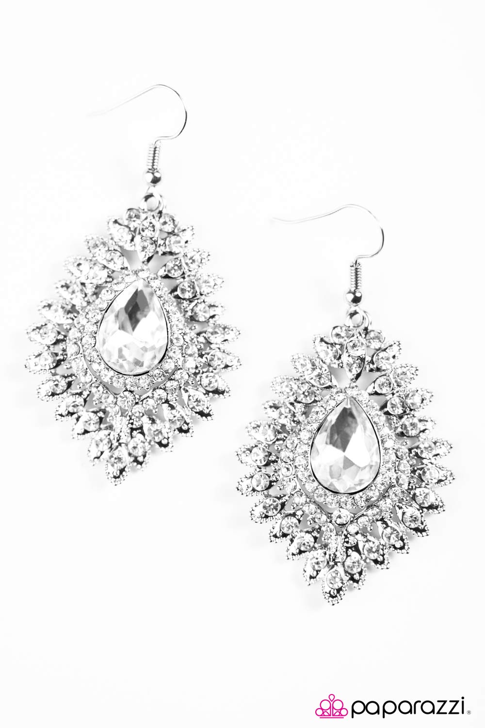 Paparazzi ♥ DIVA-de and Conquer - White ♥  Earrings