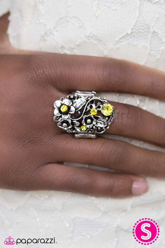 toss-the-bouquet-yellow-p4wh-ywxx-061xx