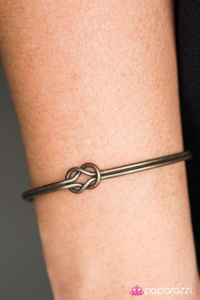 love-me-knot-brass-p9da-brxx-038xx